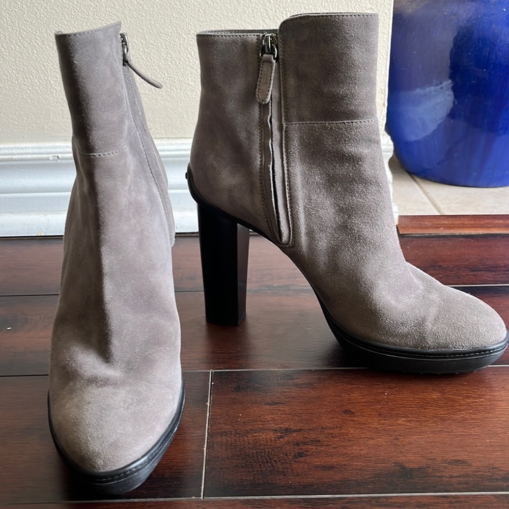 Tod's Gray Ankle Boots